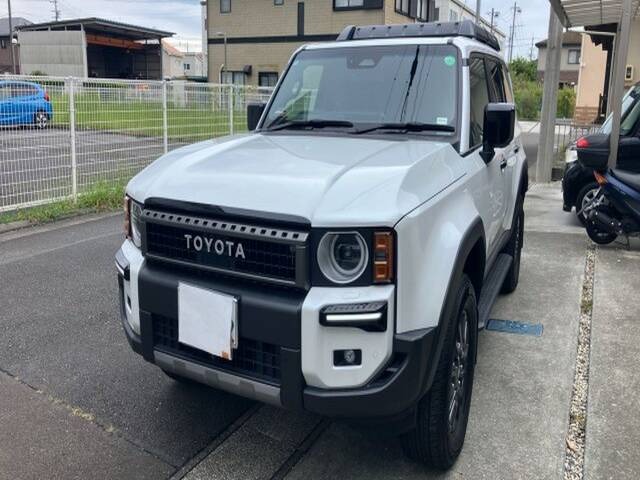 Toyota Land Cruiser 250 VX / First Edition 2024 (Pearl White, Round LED Headlights, Roof Rack, Dunlop Grandtrek Alloys, 2700cc Petrol / 2800cc Turbo Diesel)