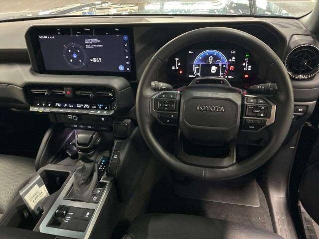 Toyota Land Cruiser 250 VX / First Edition 2024 (Black Exterior, Round LED Headlights, Roof Rack, 8,587 km Mileage) Thumb 3